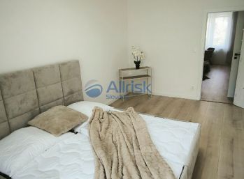 NADŠTANDARDNE NOVO ZREKONŠTRUOVANÝ 3 IZB. BYT S BALKÓNOM - OVRUČSKÁ UL., NOVÉ MESTO