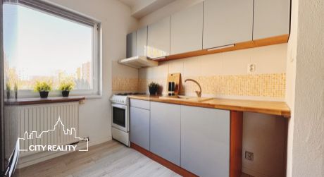 EXKLUZÍVNE 2-izb byt s balkónom, VLASTNÉ KÚRENIE 52m2, 2/2p.