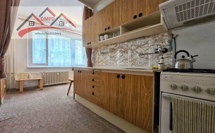 Priestranný 3-izbový byt s možnosťou prerobenia na dve samostatné jednotky – Stavbárov, Prievidza