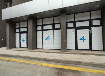 Obchodný priestor s výkladmi, vysokými stropmi a parkovaním, HOTEL BRATISLAVA, Seberíniho - Ružinov, 200m2