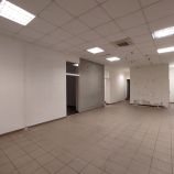 300m2 obchodný priestor so ZDRAVOTNÍCKYM ŠTANDARDOM, vysokými stropmi, 2 vstupmi a parkovaním