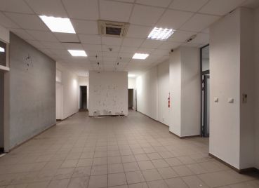 300m2 priestor so ZDRAVOTNÍCKYM ŠTANDARDOM, vysokými stropmi, 2 vstupmi a parkovaním, Hotel Bratislava