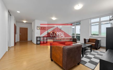 Ponúkame na prenájom 3-izbový priestranný byt s predzáhradkou a parkovacím státím, ul. Vysoká, lokalita Staré Mesto