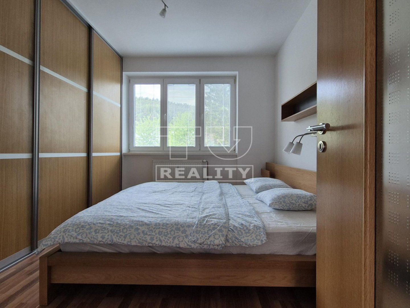 2 izbový byt s balkónom, kompletná rekonštrukcia - na prenájom
