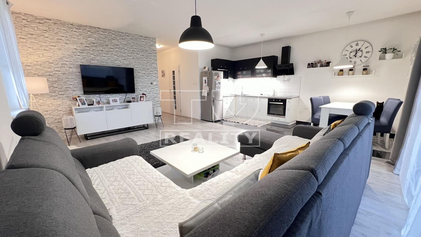 Útulný, moderný 3 izbový byt 96m2 s parkovaním 38m2, Galanta Kolónia