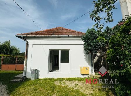 Na predaj 4-izbový rodinný dom s pozemkom 567 m² – Veľké Uherce