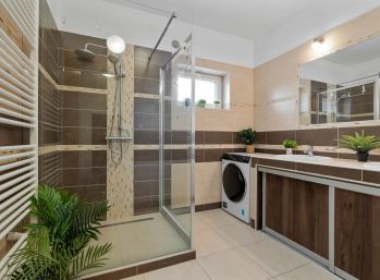 GODDESS PROPERTY  - exkluzívne - PREDAJ - 4 izbový byt 117 m2 s TERASOU A ZÁHRADOU 274 m2 - ulica Hradská - Vrakuňa