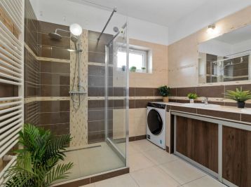 GODDESS PROPERTY  - exkluzívne - PREDAJ - 4 izbový byt 117 m2 s TERASOU A ZÁHRADOU 274 m2 - ulica Hradská - Vrakuňa