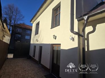 DELTA - Rodinný dom s bytovými a nebytovými priestormi v historickom centre Kežmarku na predaj!