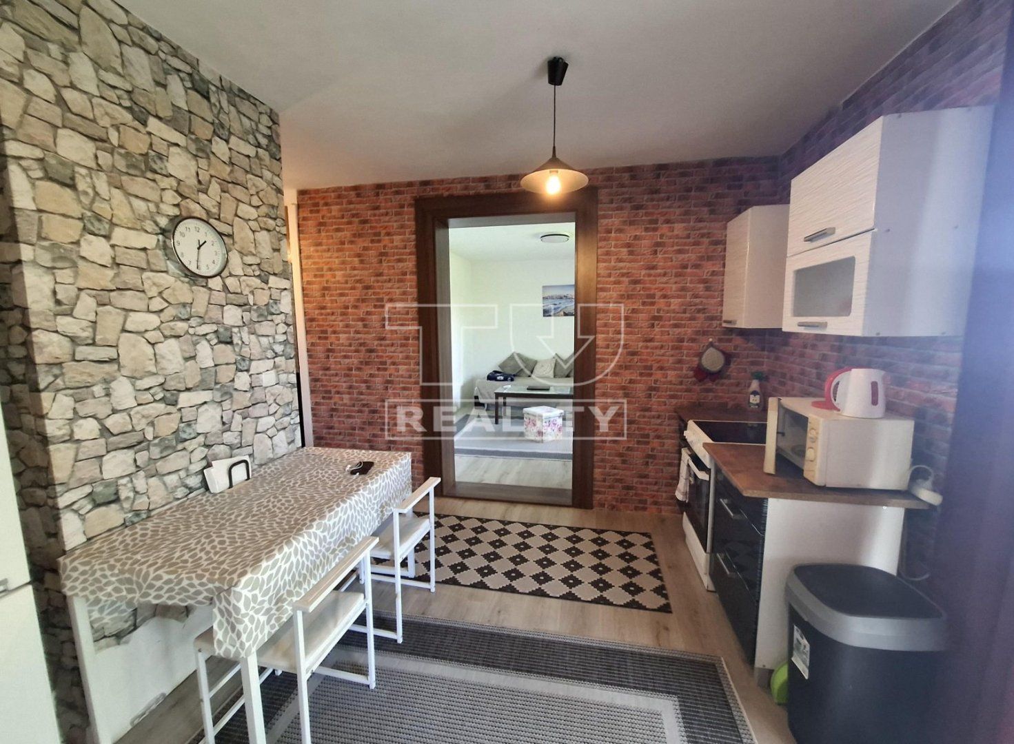 Ponúkame na predaj novostavbu dvojgeneračného rodinného domu cca 1173 m2, Košice-sever-Lomnická.