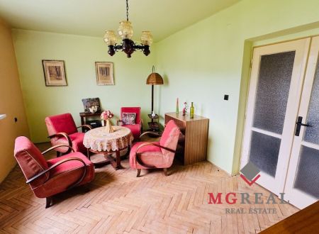 Na predaj 2-izbový byt (49 m²) s loggiou blízko centra – Partizánske, ul. Februárová