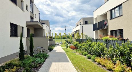 Vilky Cukrová - 2 izbový byt so záhradkou a parkovaním v novostavbe – ideálne bývanie aj investícia