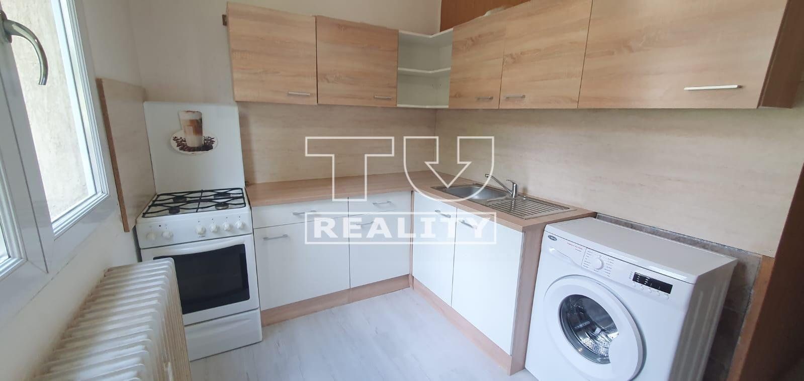 1-IZBOVÝ BYT PO KOMPLETNEJ REKONŠTRUKCII, 29m2, PRIBINOVE SADY, NOVÁ DUBNICA