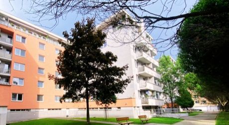 Ponúkame na predaj 2- izbový byt na ulici Na Križovatkách v Bratislave