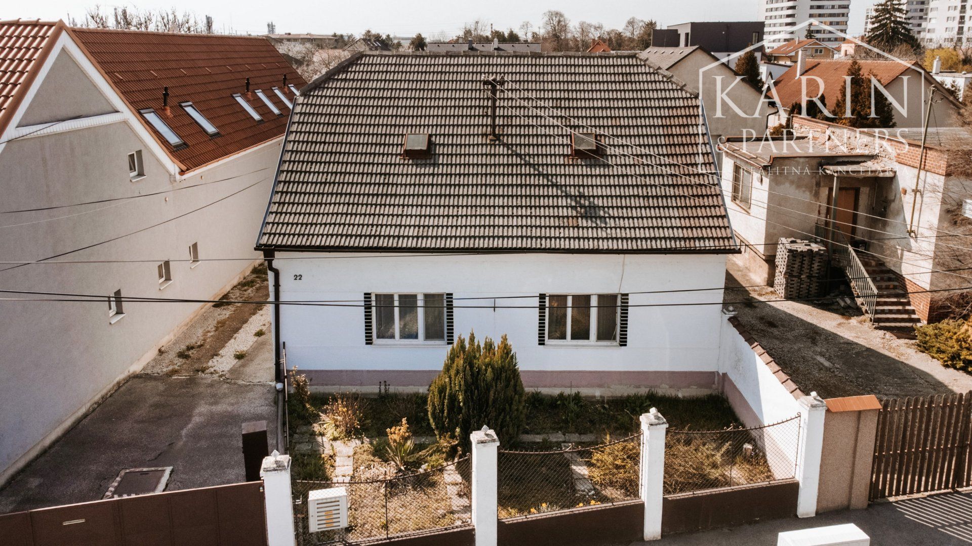 Rodinný dom na veľkom pozemku 1 018 m2 v Podunajských Biskupiciach -  ul. Nákovná