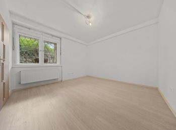 Prenajmeme štýlové kancelárie vo vile so záhradou – Fialkové údolie, Bratislava – Staré Mesto