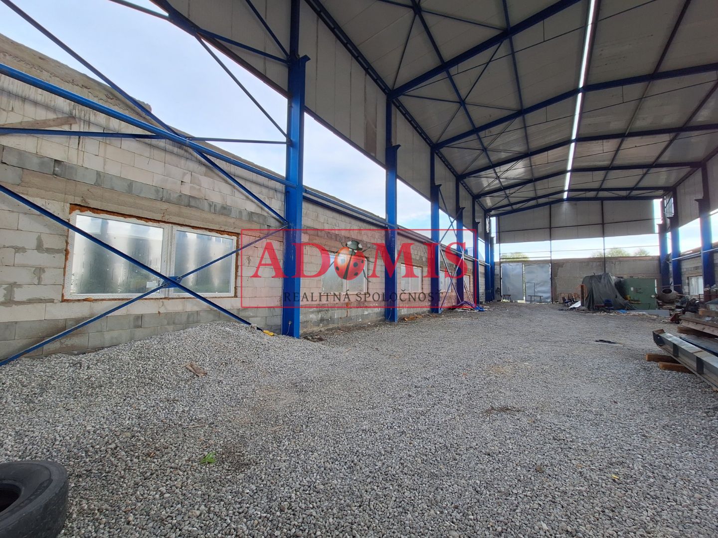 ADOMIS - predám výrobná hala, komplet IS, Čaňa, 15min z Košíc, pred dokončením, hala 627m2, pozemok 1122m2
