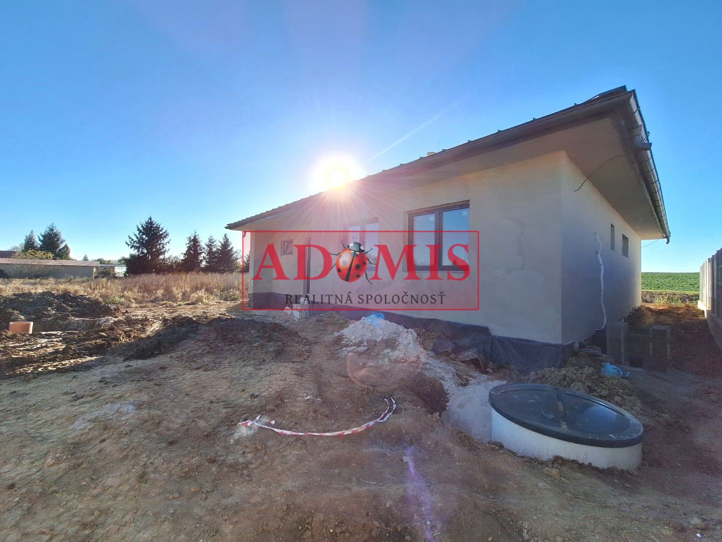 ADOMIS - predáme 4izbový bungalov 131m2,ČOV,teraska,obecná voda, optika,Cestice, len 15min z Košíc