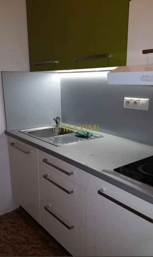 PREDAJ - 2- garsónka na  Pribišovej ulici v pôvodnom stave