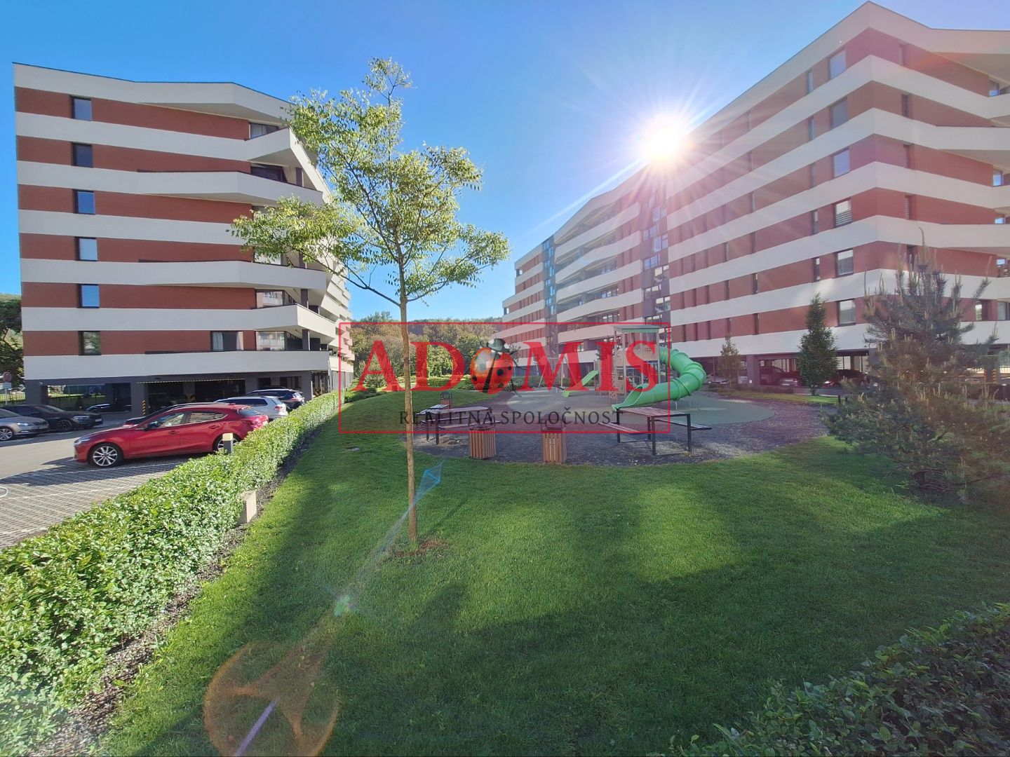 AzdOMIS - Prenájom 2+1 izbový byt, LAGO Nad Jazerom 78,5m2,loggia, garážové státie, tichá lokalita, Košice  - Galaktická ulica, v TOP rezidencii