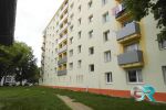 Na predaj 2-izbový byt na Starom sídlisku – Prievidza, 57 m², pôvodný stav, ideálny na rekonštrukciu podľa vlastných predstáv