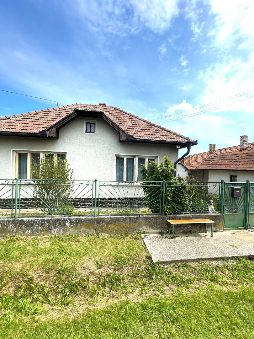 PREDAJ vidieckeho domu vo Farnej – pokojné bývanie s krásnymi výhľadmi vo vinárskom raji