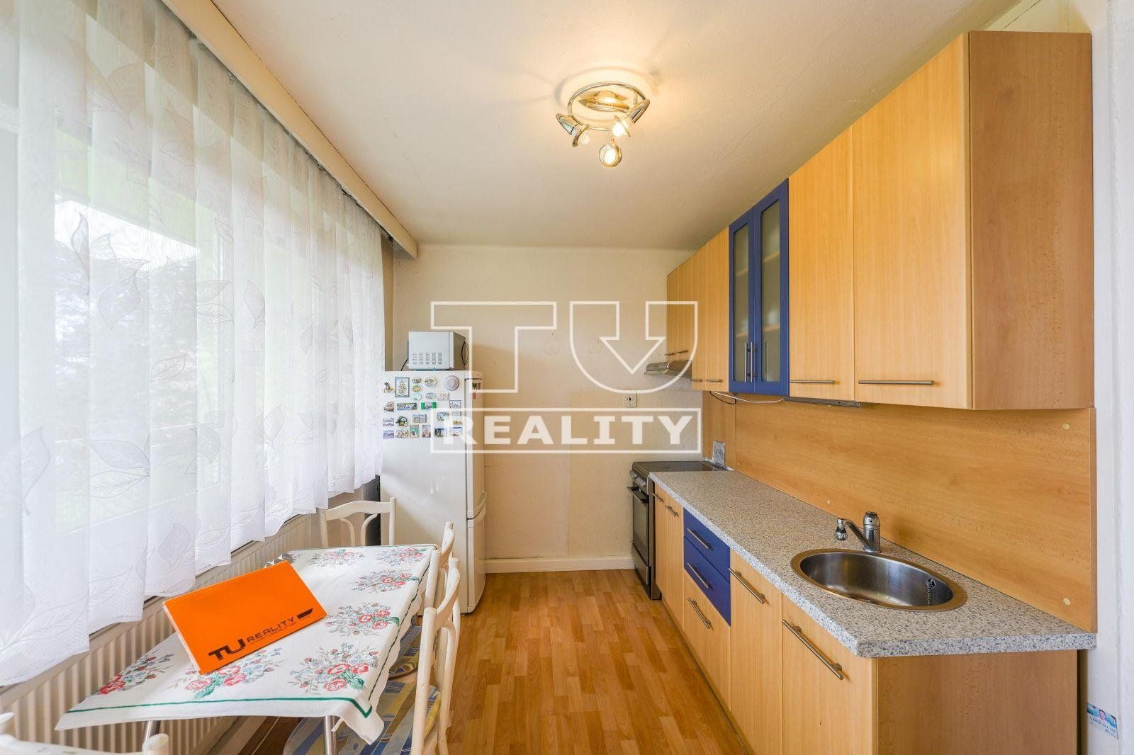 Pripravujemé na predaj 4 izbový byt na sídlisku Terasa o rozlohe 85 m2 na 4/8 poschodí, .