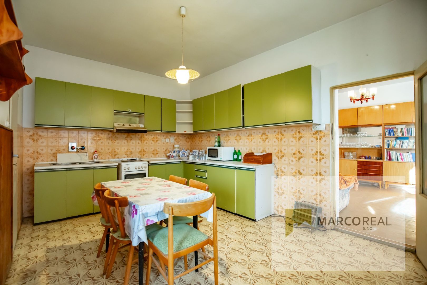 Väčší 5-izbový RD v obci ŠENKVICE len 6 km od Pezinka, pozemok 824 m2, pôvodný stav