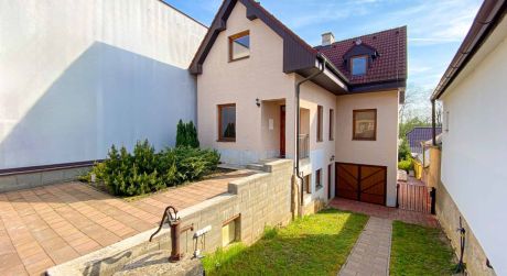 Na predaj 5-izbový dvojpodlažný, podpivničený rodinný dom, Kátlovce
