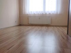 Možná dohoda na cene! Predaj veľmi pekný, priestranný 3-izbový byt, 81m2 + balkón, Nové Mesto nad Váhom