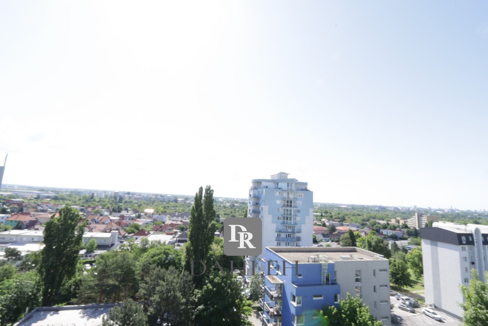 DAHLEH vám ponúka na prenájom krásny 2,5-izbový byt v tichej a vyhľadávanej lokalite na Kadnárovej ulici v bratislavskej Rači