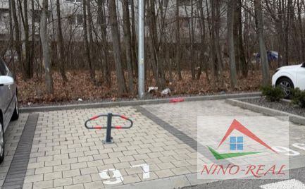 OVOCNÉ SADY - parkovacie státie pred novostavbou