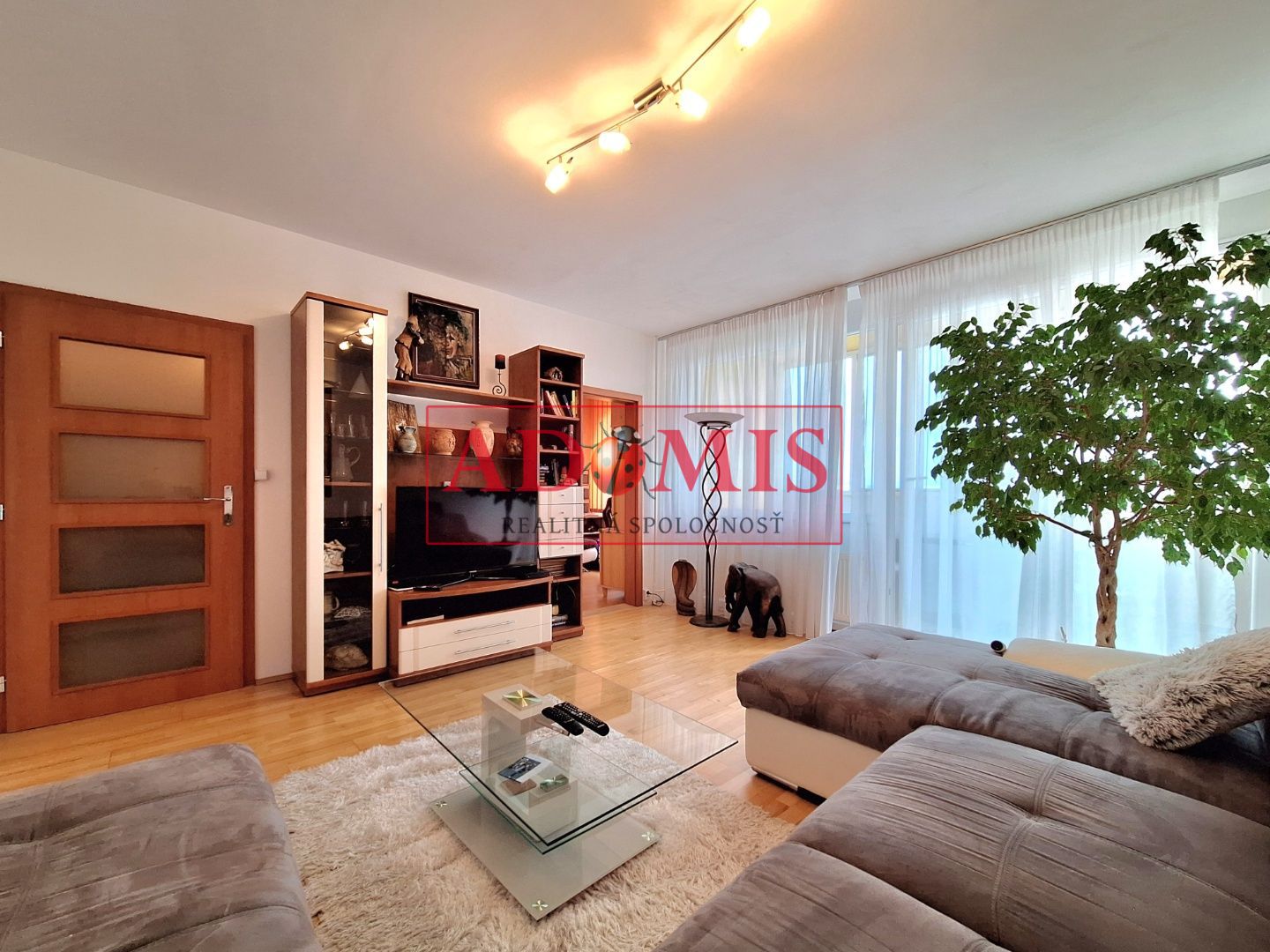 ADOMIS - veľký 4-izbový byt, 94m2, Húskova ul., KVP, 2x loggia, 2x kúpeľňa, aj dvojgeneračný, Húskova ulica, KVP