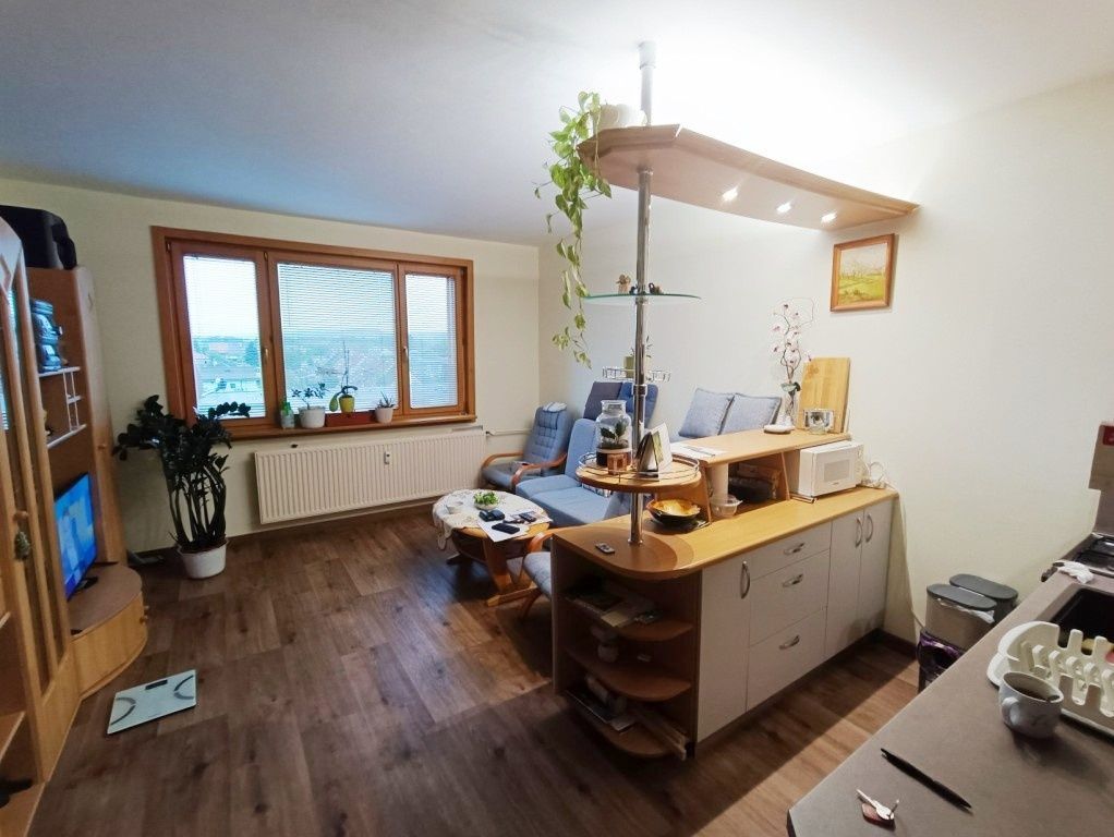 EXKLUZÍVNE -  Na prenájom 1,5 izbový byt- Važecká ul. - komplet zariadený