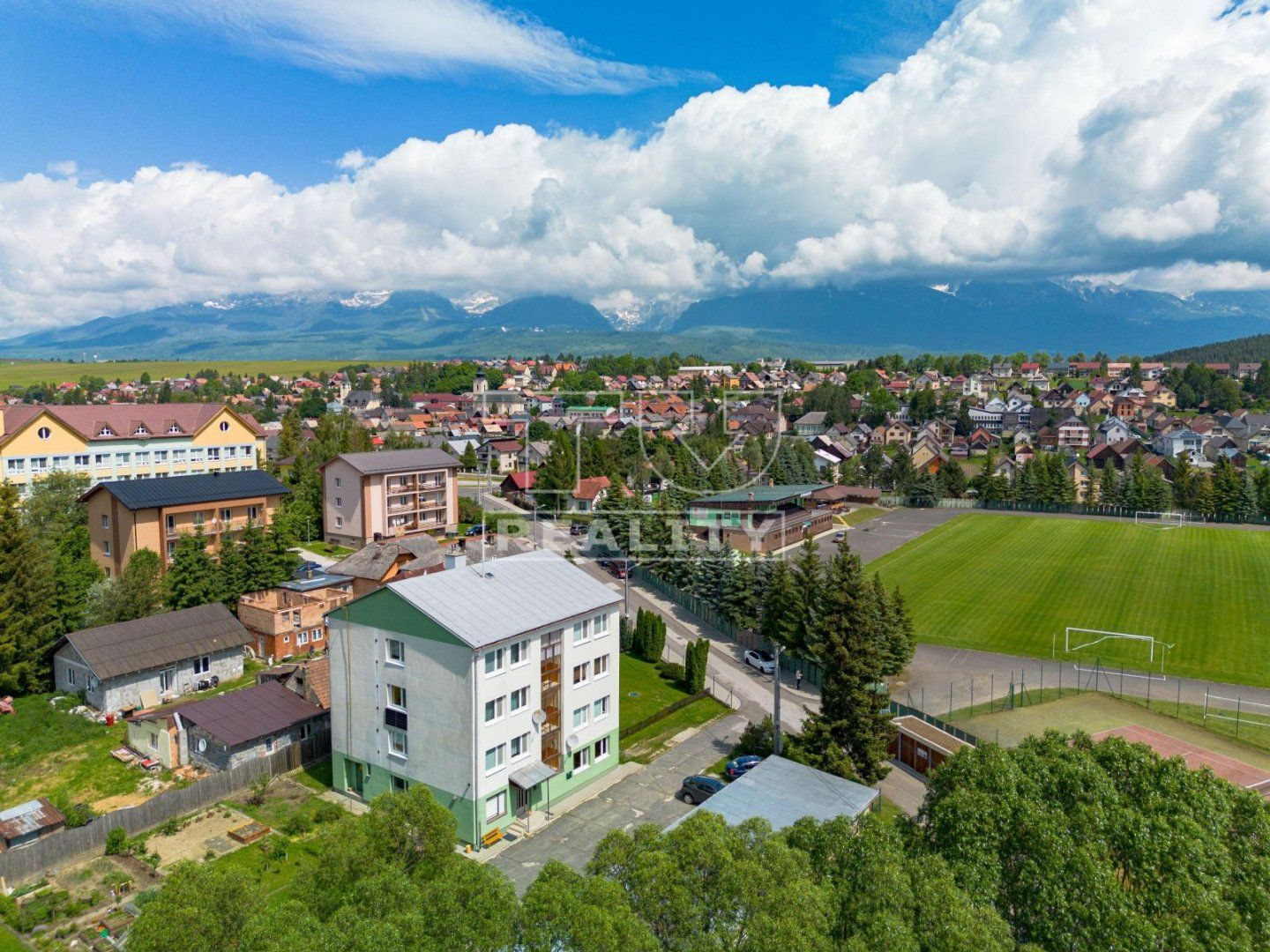 TUreality predava 3 izbový byt s garážou v obci ŠTRBA.