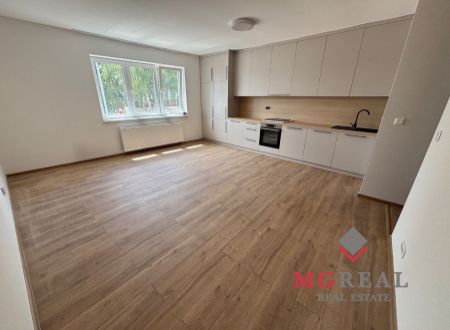 3 izbový byt   Topoľčany  s vlastným parkovacím miestom / PRENAJOM