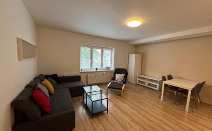 NA PRENÁJOM - XXL Reality Vám ponúka zariadený 2-izbový byt, nachádzajúci sa na Šancovej ulici, v širšom centre  Bratislavy.