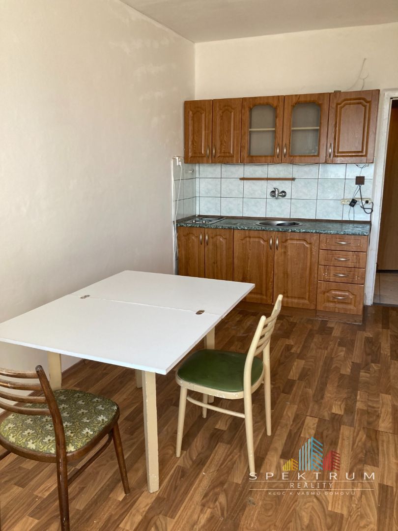 SPEKTRUM REALITY- Na PREDAJ garsónka, 23 m2 s loggiou, okres Žiar nad Hronom