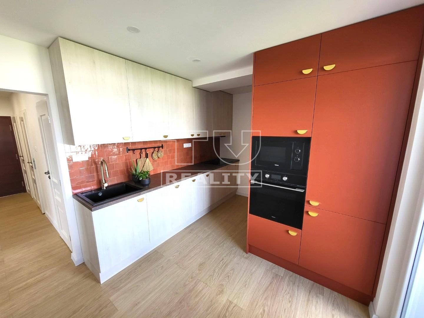 3+1 IZBOVÝ BYT, ŽILINA-SOLINKY, KOMPLET REKONŠTRUKCIA, BALKÓN, VÝMERA 64m²