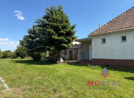 Rodinný dom 3,5 izbový Pata, na rovinatom pozemku