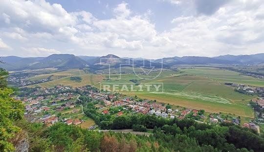Pripravujeme na predaj pekný rodinný dom v Stránskom,okres Žilina na pozemku o výmere 738m2