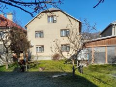 Rodinný dom vo vyhľadávanej lokalite so záhradou a garážou, Brezno