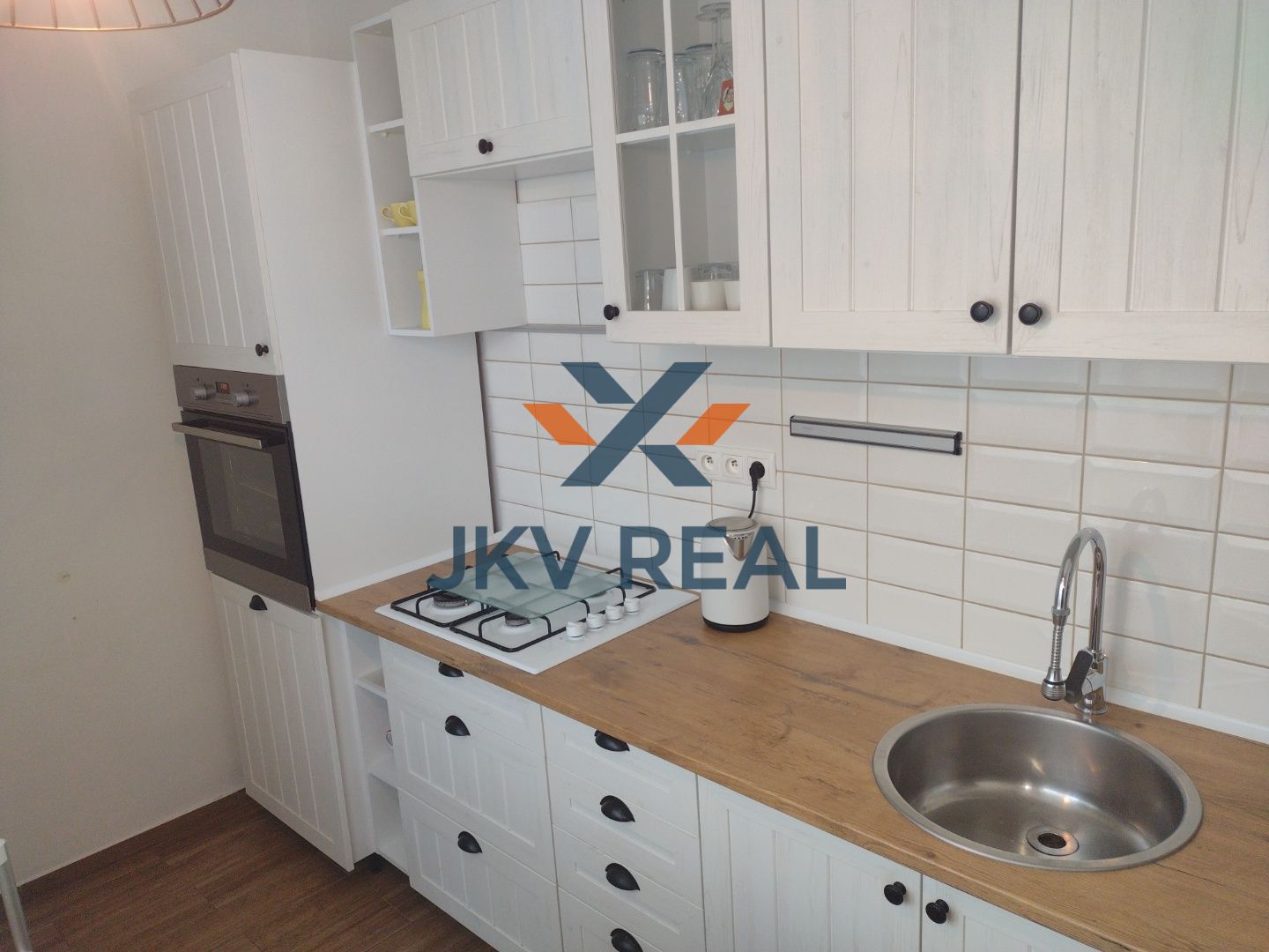EXKLUZÍVNE ! 2- IZBOVÝ BYT NA PREDAJ S 2 BALKÓNMI - PIEŠŤANY