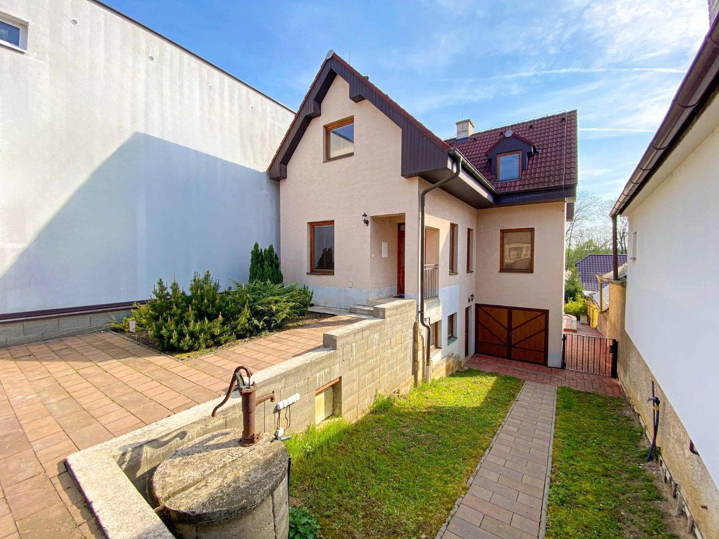 Na predaj 5-izbový dvojpodlažný, podpivničený rodinný dom, Kátlovce