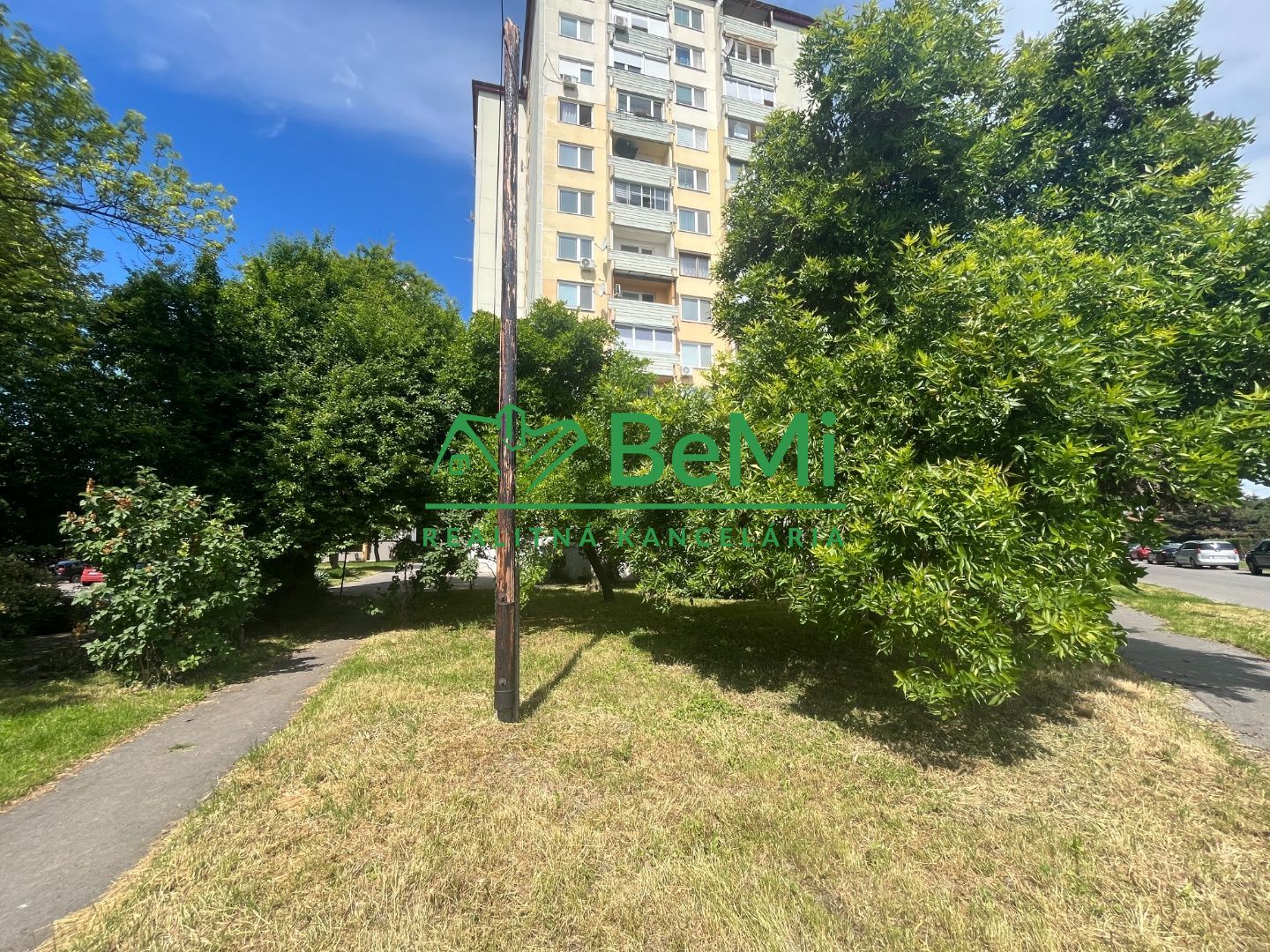 Predaj  veľký 3 izbový byt  - LEVICE (094-113-MIJK)