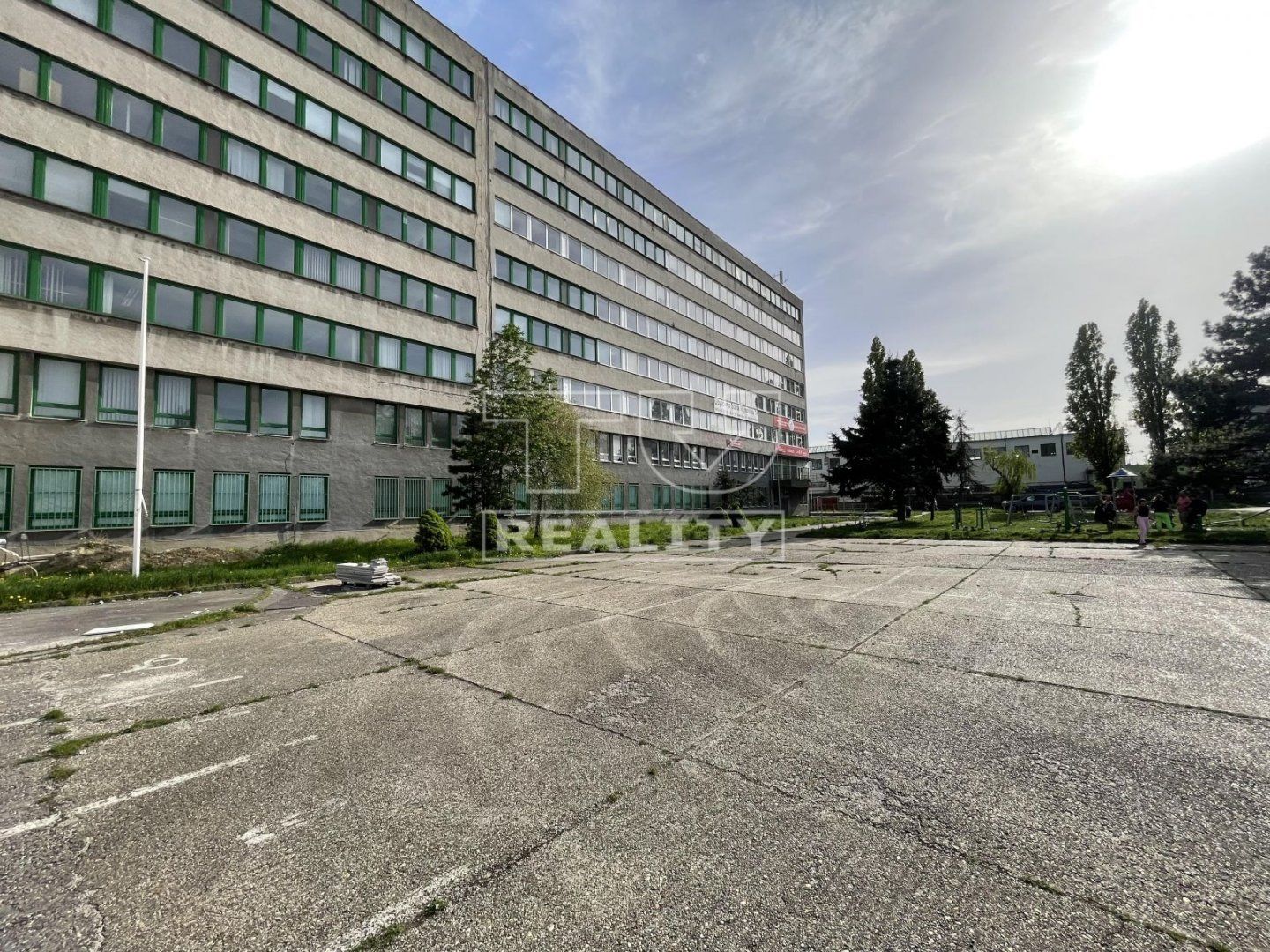 Prenájom obchodnom,skladových,administratívnych priestorov na Starej Vajnorskej