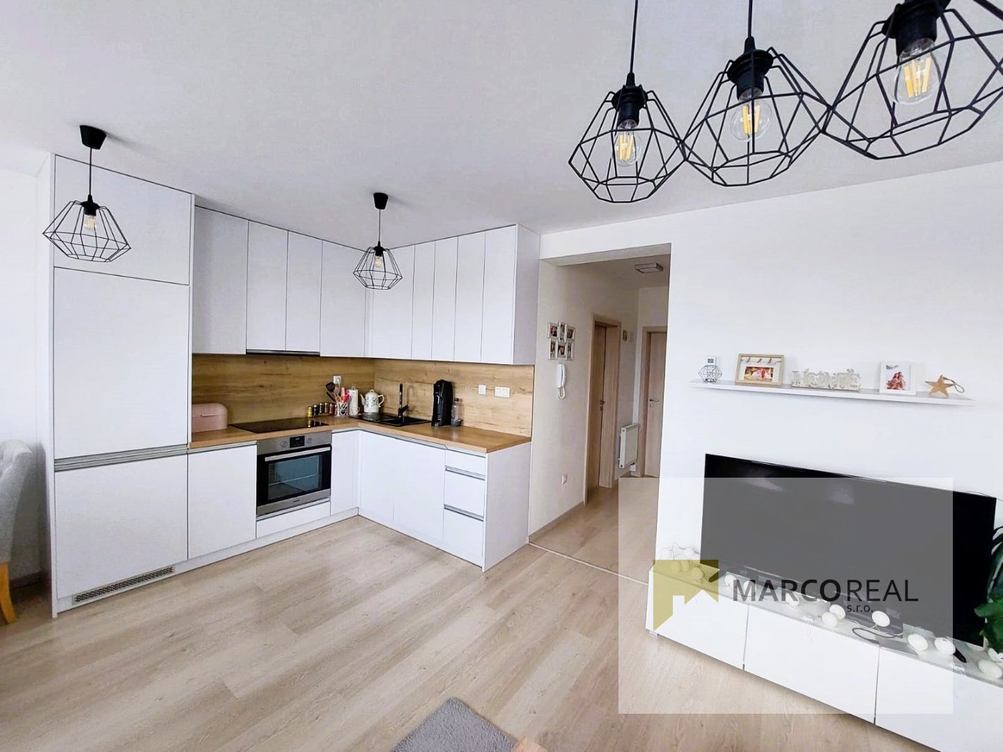NOVOSTAVBA 2,5 izbového bytu v obci B.Kostol kúsok od Trnavy, 47 m2+ terasa 18 m2, 2x parkovacie miesto