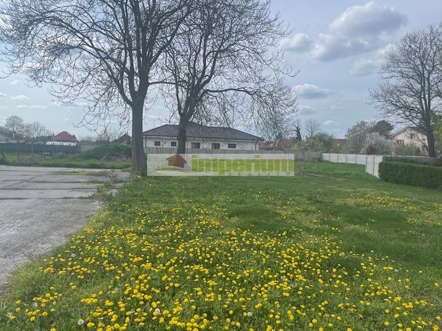 Predaj : pozemok 1550 m2 aj pre developerov  v obci Veľké Blahovo.