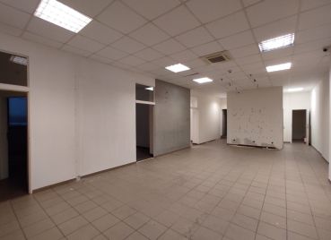 300m2 obchodný priestor so ZDRAVOTNÍCKYM ŠTANDARDOM, vysokými stropmi, 2 vstupmi a parkovaním