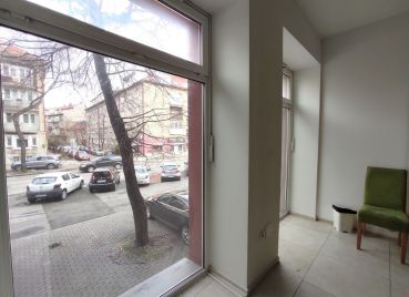 NA PREDAJ Obchodný priestor s veľkými výkladmi, Záhradnícka – RUŽINOV, BA2